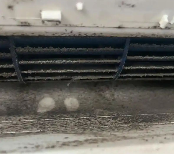 曲松空调吹的风有股烧焦味是怎么回事